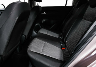 Подержанный автомобиль Kia Rio Hatchback 2018 года (12 фото)