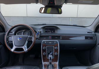 Подержанный автомобиль Volvo S80 2013 года (13 фото)