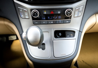 Подержанный автомобиль Hyundai H-1 2021 года (25 фото)