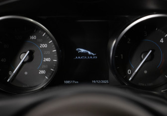 Подержанный автомобиль Jaguar XF Sedan 2016 года (12 фото)