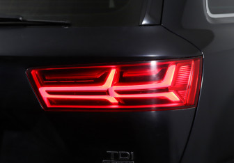 Подержанный автомобиль Audi Q7 2016 года (25 фото)