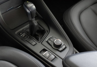 Подержанный автомобиль BMW X1 2017 года (14 фото)