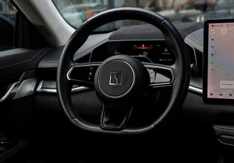 Подержанный автомобиль Zeekr 001 2023 года (15 фото)