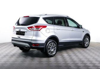 Подержанный автомобиль Ford Kuga 2013 года (5 фото)