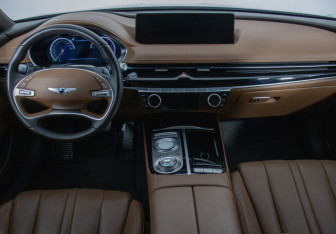 Подержанный автомобиль Genesis G80 2022 года (13 фото)