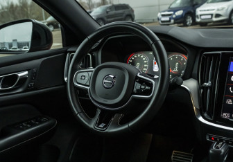 Подержанный автомобиль Volvo S60 2019 года (12 фото)