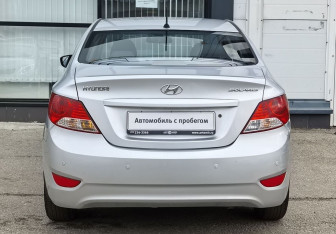 Подержанный автомобиль Hyundai Solaris Sedan 2012 года (6 фото)