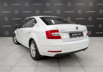 Подержанный автомобиль Skoda Octavia Liftback 2019 года (7 фото)