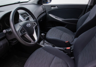 Подержанный автомобиль Hyundai Solaris Hatchback 2015 года (10 фото)