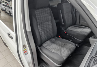 Подержанный автомобиль Volkswagen Caravelle 2021 года (24 фото)
