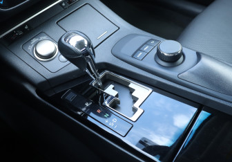 Подержанный автомобиль Lexus ES 2015 года (16 фото)