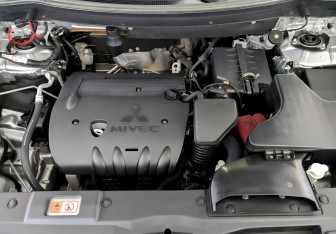 Подержанный автомобиль Mitsubishi Outlander 2017 года (9 фото)