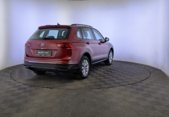 Подержанный автомобиль Volkswagen Tiguan 2021 года (5 фото)