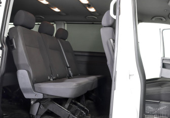 Подержанный автомобиль Volkswagen Caravelle 2018 года (10 фото)