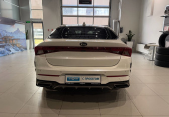 Подержанный автомобиль Kia K5 2021 года (5 фото)