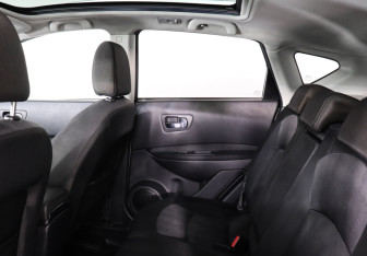 Подержанный автомобиль Nissan Qashqai 2011 года (12 фото)