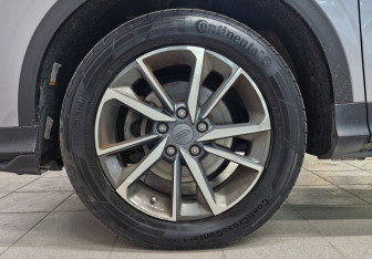 Подержанный автомобиль Geely Coolray 2023 года (12 фото)