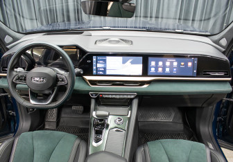 Подержанный автомобиль Geely Monjaro 2023 года (14 фото)