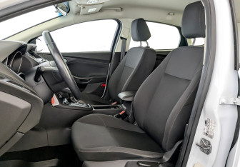 Подержанный автомобиль Ford Focus Hatchback 2019 года (20 фото)
