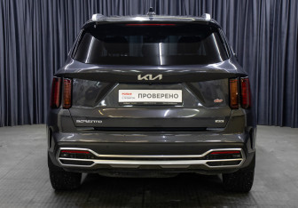 Подержанный автомобиль Kia Sorento 2022 года (6 фото)