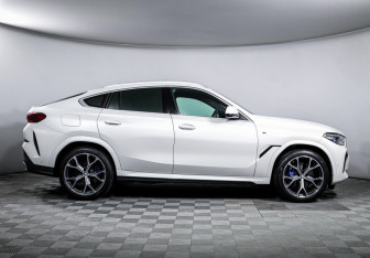 Подержанный автомобиль BMW X6 2022 года (4 фото)