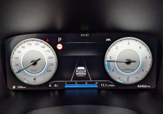 Подержанный автомобиль Hyundai Santa Fe 2022 года (16 фото)