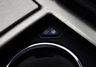 Подержанный автомобиль Cadillac Escalade Suv 2010 года (25 фото)