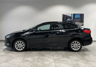 Подержанный автомобиль Ford Focus Sedan 2017 года (8 фото)