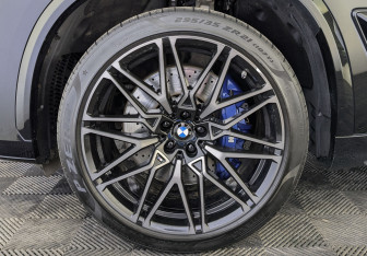 Подержанный автомобиль BMW X5 M 2020 года (12 фото)