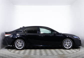 Подержанный автомобиль Toyota Camry Sedan 2020 года (4 фото)
