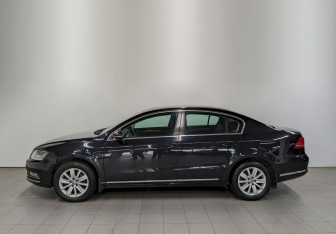 Подержанный автомобиль Volkswagen Passat Sedan 2012 года (8 фото)