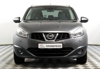 Подержанный автомобиль Nissan Qashqai+2 2012 года (2 фото)