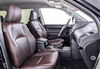 Подержанный автомобиль Toyota Land Cruiser Prado 2018 года (23 фото)