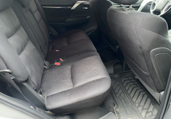 Подержанный автомобиль Mitsubishi Pajero Sport 2018 года (11 фото)