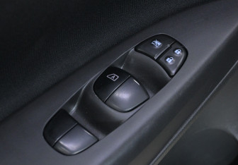 Подержанный автомобиль Nissan Sentra Sedan 2015 года (15 фото)