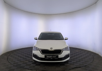 Подержанный автомобиль Skoda Rapid Liftback 2021 года (2 фото)