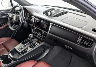 Подержанный автомобиль Porsche Macan 2022 года (13 фото)