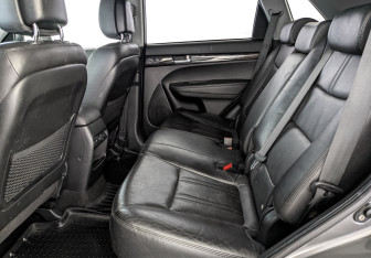 Подержанный автомобиль Kia Sorento 2016 года (18 фото)