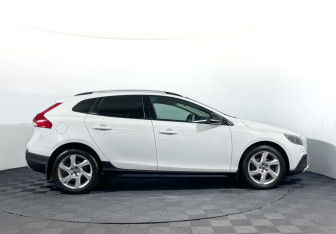 Подержанный автомобиль Volvo V40 Cross Country 2013 года (4 фото)