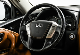 Подержанный автомобиль Infiniti QX80 2019 года (12 фото)