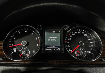 Подержанный автомобиль Volkswagen Passat Sedan 2012 года (11 фото)