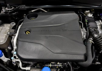 Подержанный автомобиль Changan UNI-V 2023 года (9 фото)