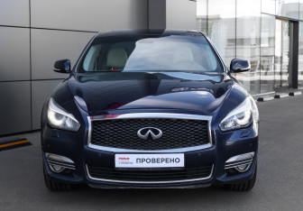 Подержанный автомобиль Infiniti Q70 2015 года (2 фото)