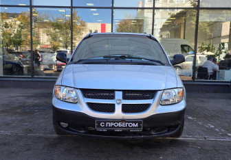 Подержанный автомобиль Dodge Caravan 2004 года (2 фото)