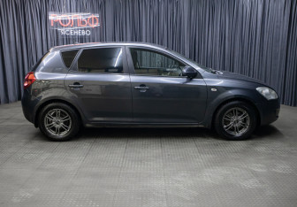 Подержанный автомобиль Kia Ceed Hatchback 2009 года (4 фото)