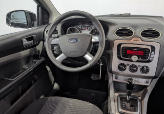 Подержанный автомобиль Ford Focus Hatchback 2010 года (27 фото)