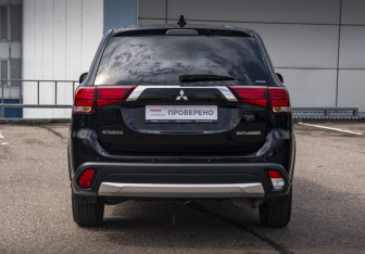 Подержанный автомобиль Mitsubishi Outlander 2018 года (6 фото)