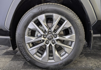 Подержанный автомобиль Toyota RAV4 2022 года (12 фото)