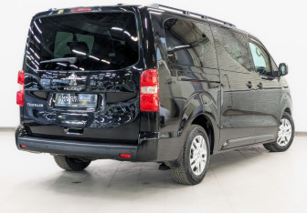 Подержанный автомобиль Peugeot Traveller 2018 года (5 фото)