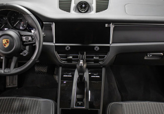 Подержанный автомобиль Porsche Macan 2023 года (15 фото)